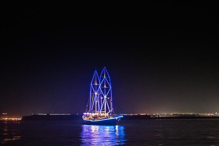 Dinner Cruise and Show aboard Sina Dream