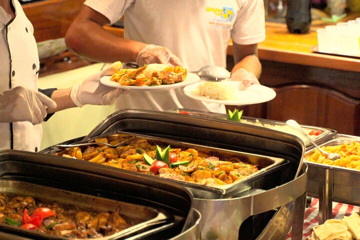 Dinner Cruise and Show aboard Sina Dream — photo 6