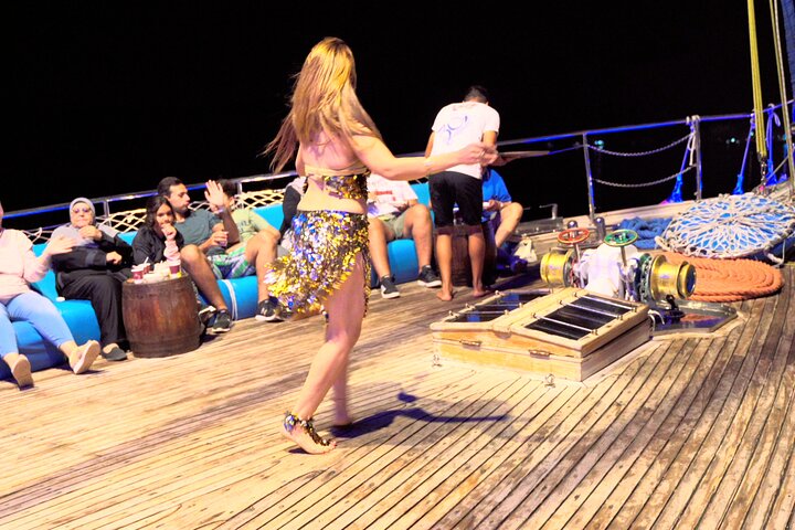 Dinner Cruise and Show aboard Sina Dream — photo 4