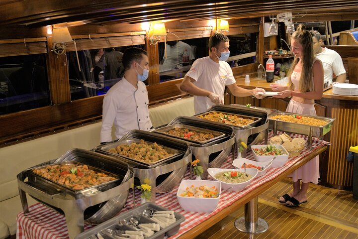 Dinner Cruise and Show aboard Sina Dream — photo 5